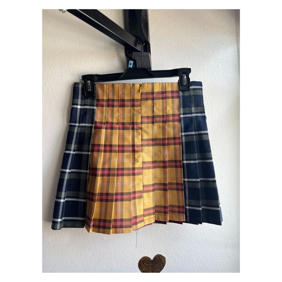 Pleaded Goth Skirt 🤘🏼🖤 - Picture 2 of 2